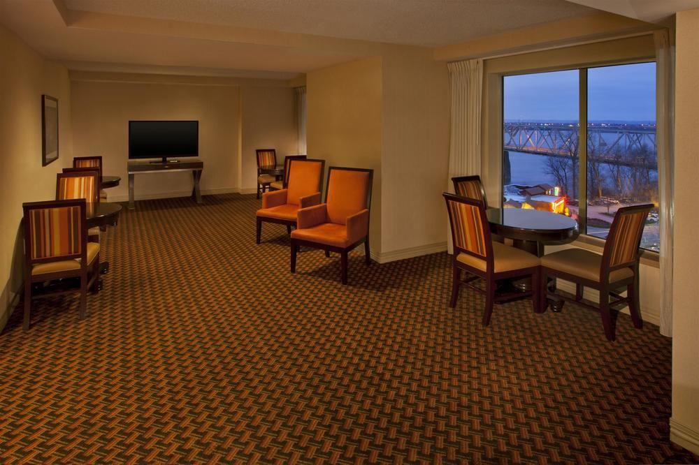 Sheraton Louisville Riverside 3*