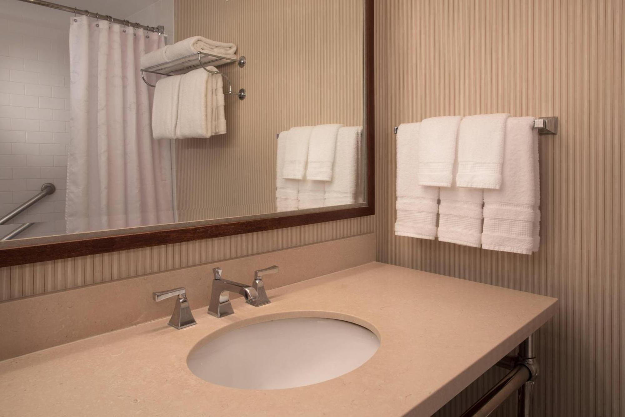 Hotel Sheraton Louisville Riverside 3*