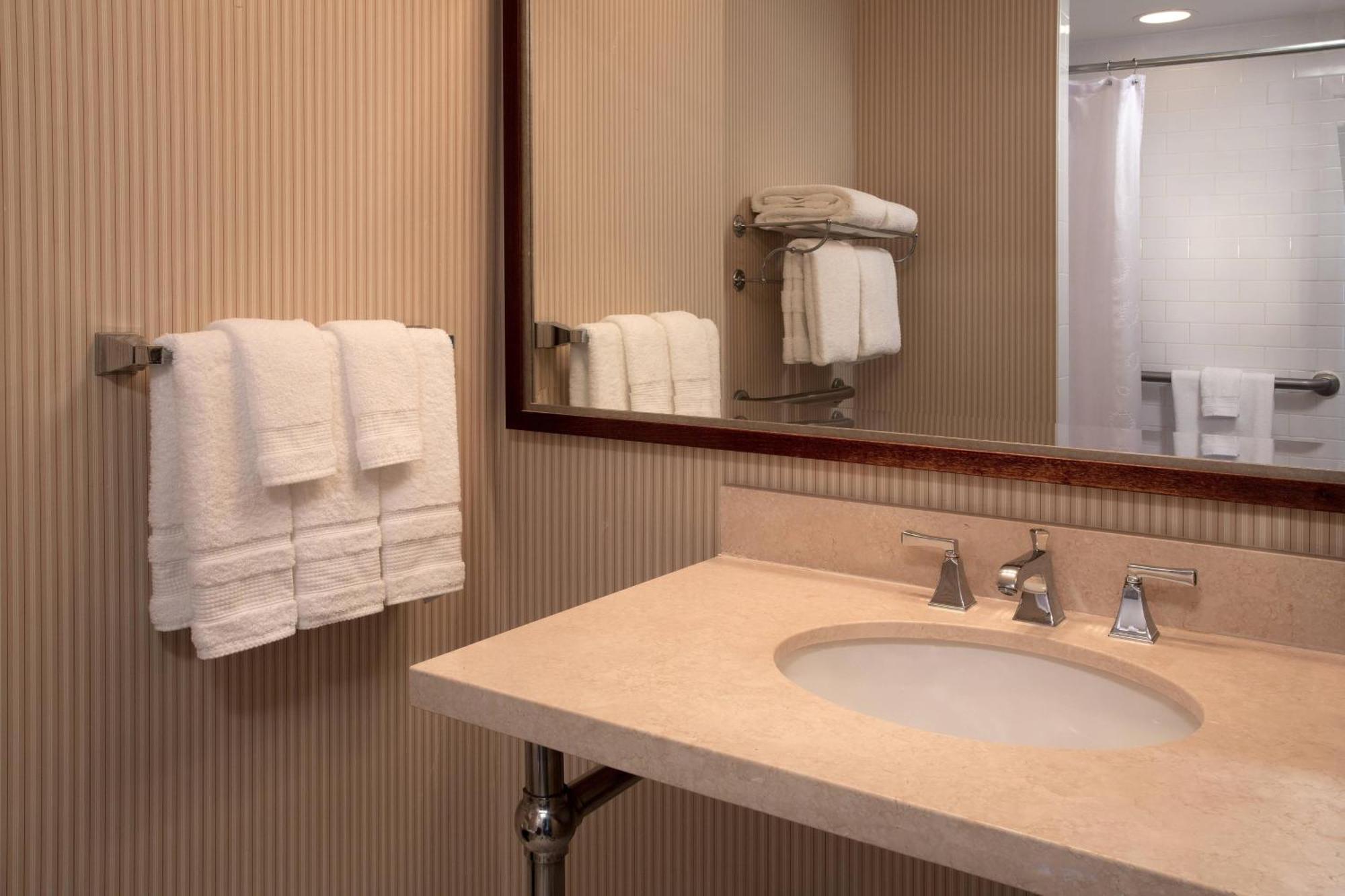 Hotel Sheraton Louisville Riverside 3*