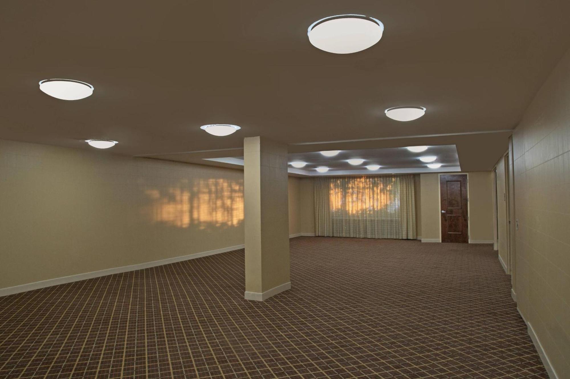 Sheraton Louisville Riverside 3*