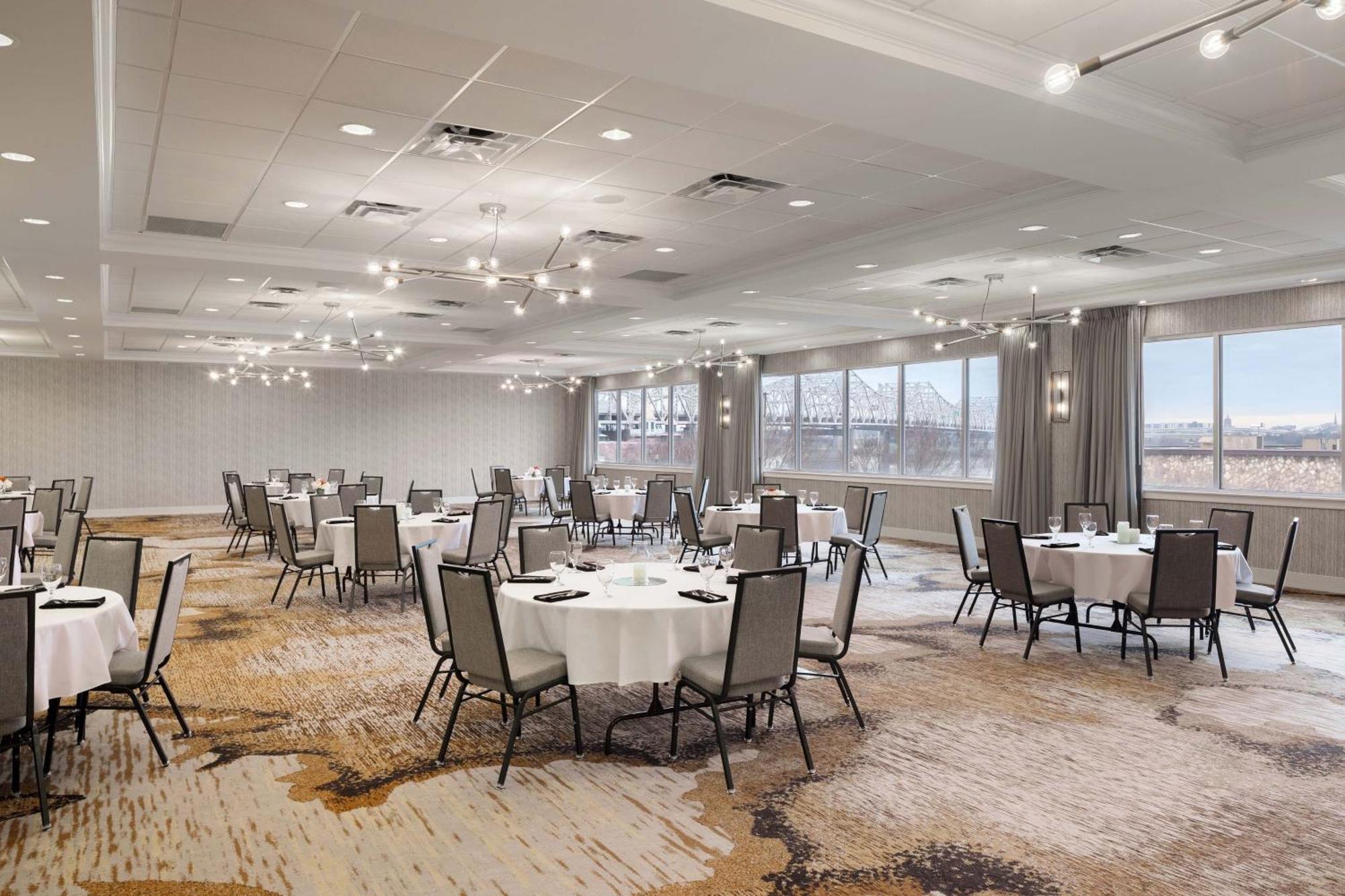 Sheraton Louisville Riverside 3*