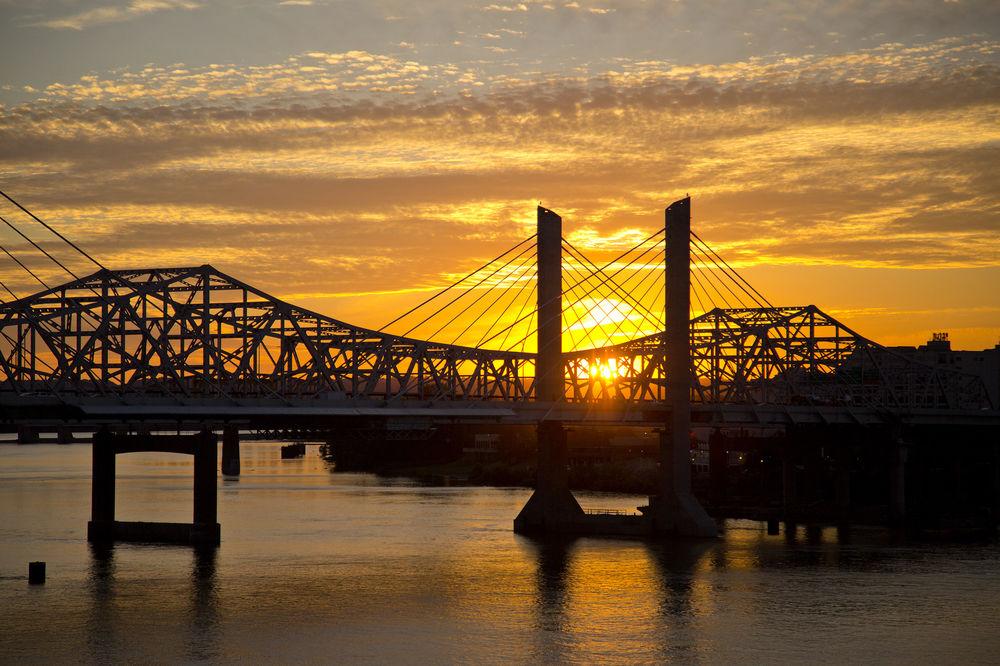 Sheraton Louisville Riverside 3*