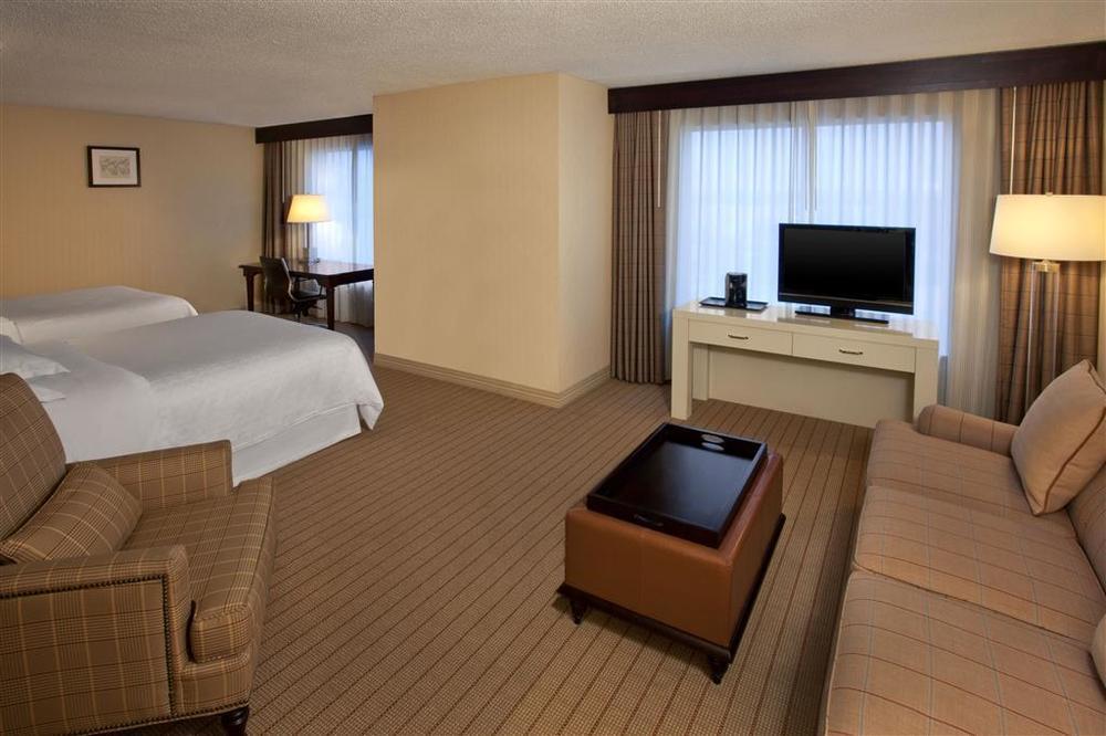Sheraton Louisville Riverside Hotel 3*